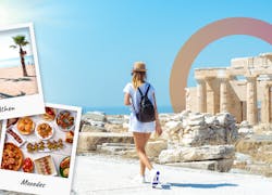 Frau mit einem Rucksack läuft neben der Akropolis und daneben zwei Polaroid Bilder aus Griechenland
