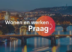 Een zin: ''Wonen en werken Praag'' met Praag op de achtergrond