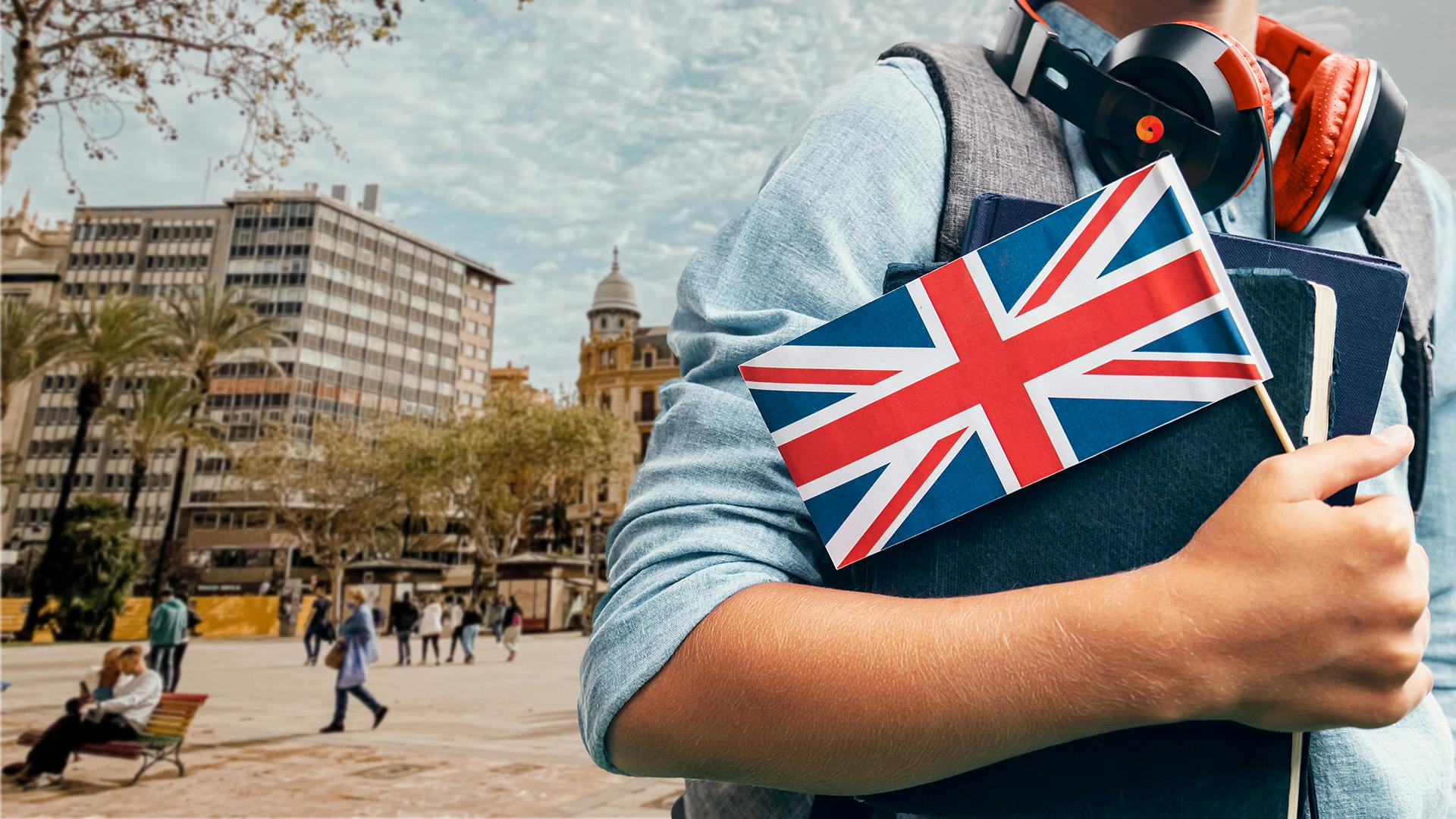 Man met een Engelse vlag in zijn hand