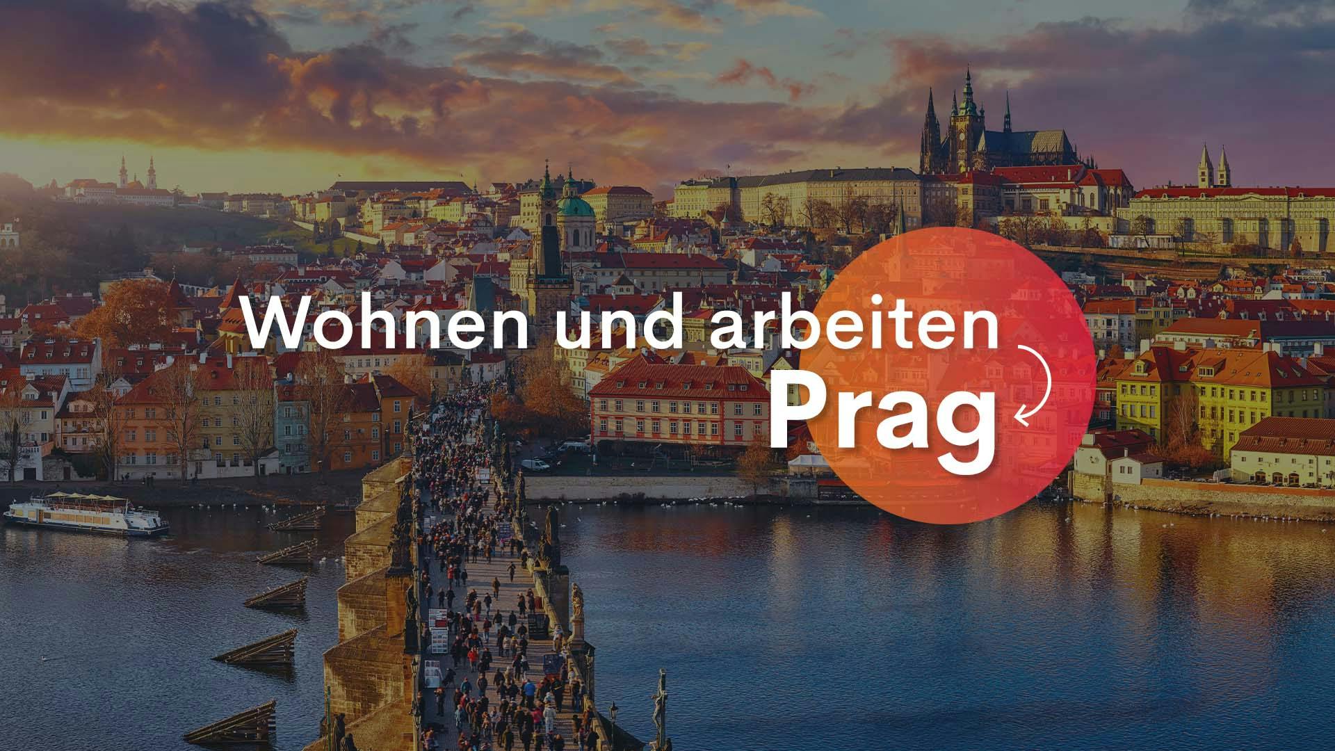 Slogan Wohnen und arbeiten in Prag vor einem Fluss und der Stadt Prag