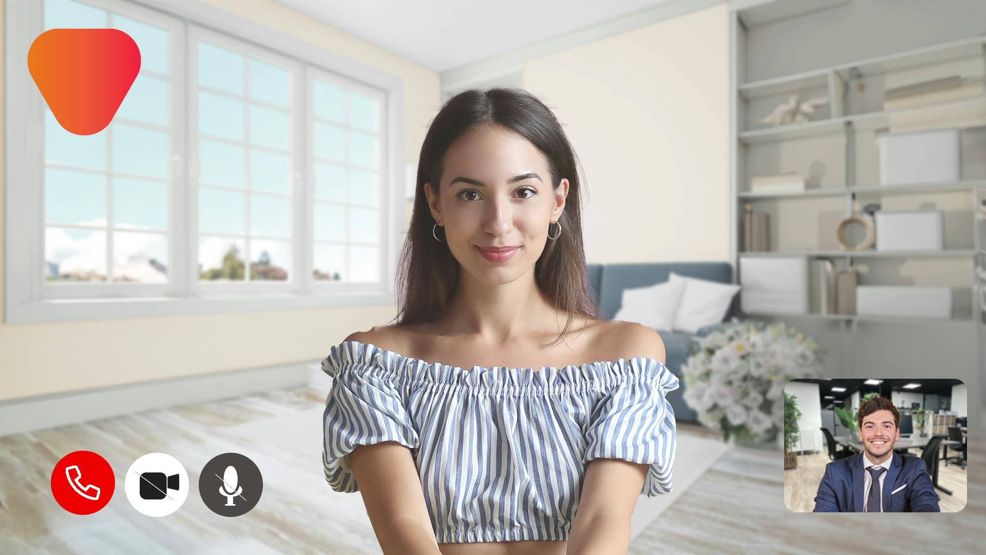 Een meisje met een blauw topje in een videocall in een lichte kamer. Rechtsbeneden een man in pak in het klein en linksbeneden een icoontje van een telefoon, camera en microfoon