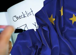 Europese vlag met een checklist erlangs
