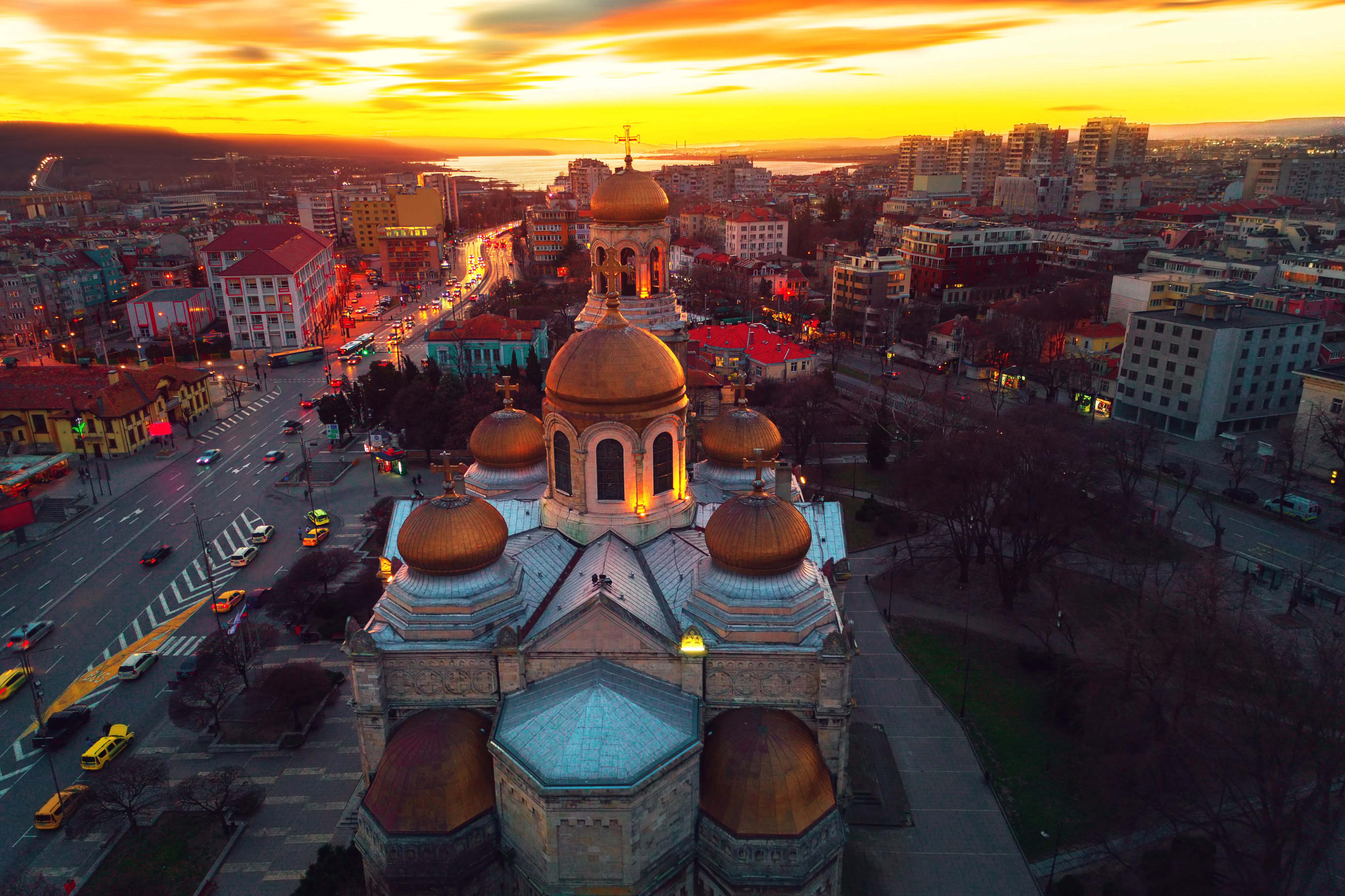 Identificeer criminele transacties als AML Analist vanuit kustplaats Varna! 🧑🏽💻