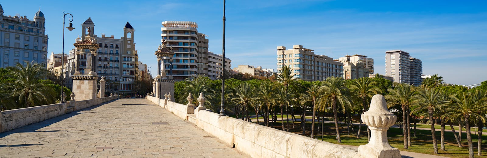 Gepflasterte Straße in Valencia