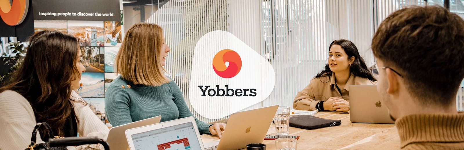 Das Marketing Team von Yobbers diskutiert gemeinsam