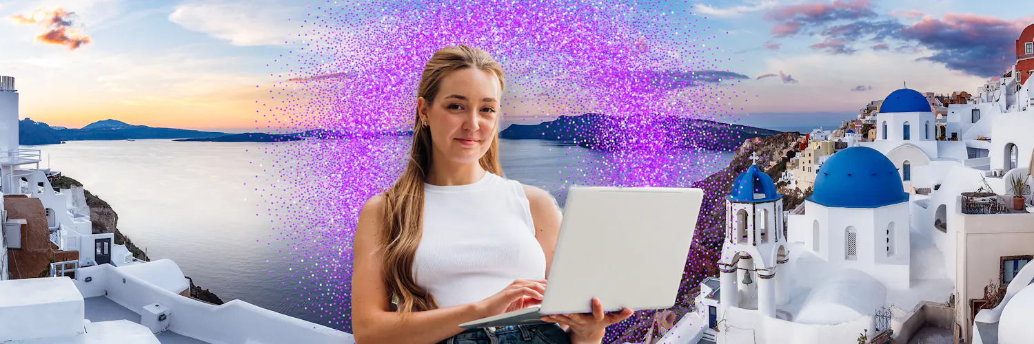Meisje met een laptop in haar hand in een paarse cirkel bij de zee