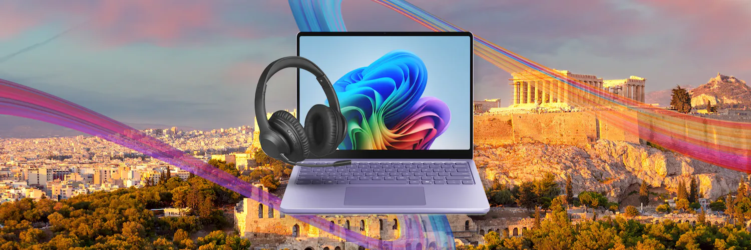 Laptop und Kopfhörer und im Hintergrund Athen