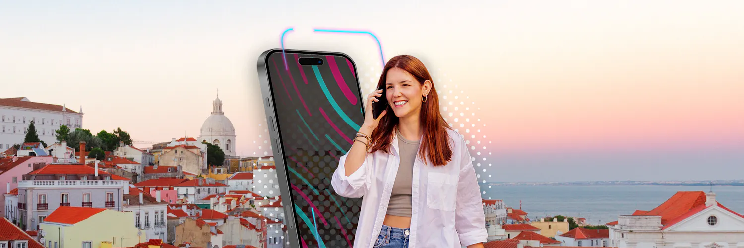 Meisje met een telefoon voor een telefoonscherm en op de achtergrond Lissabon