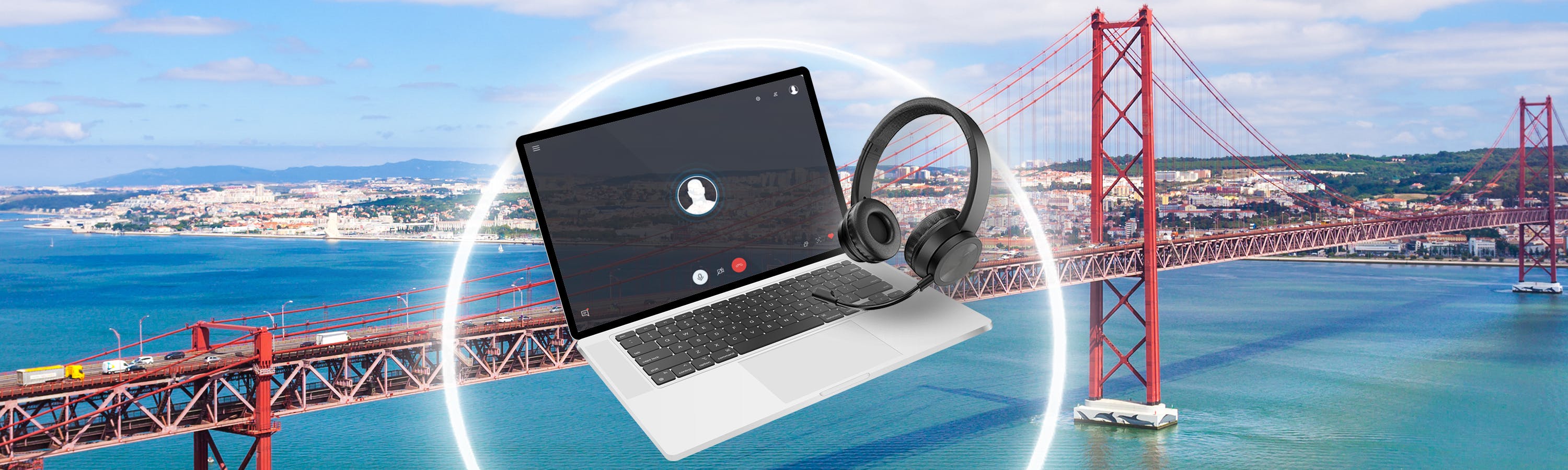 Laptop mit Videocall schwebt vor Lissabon.