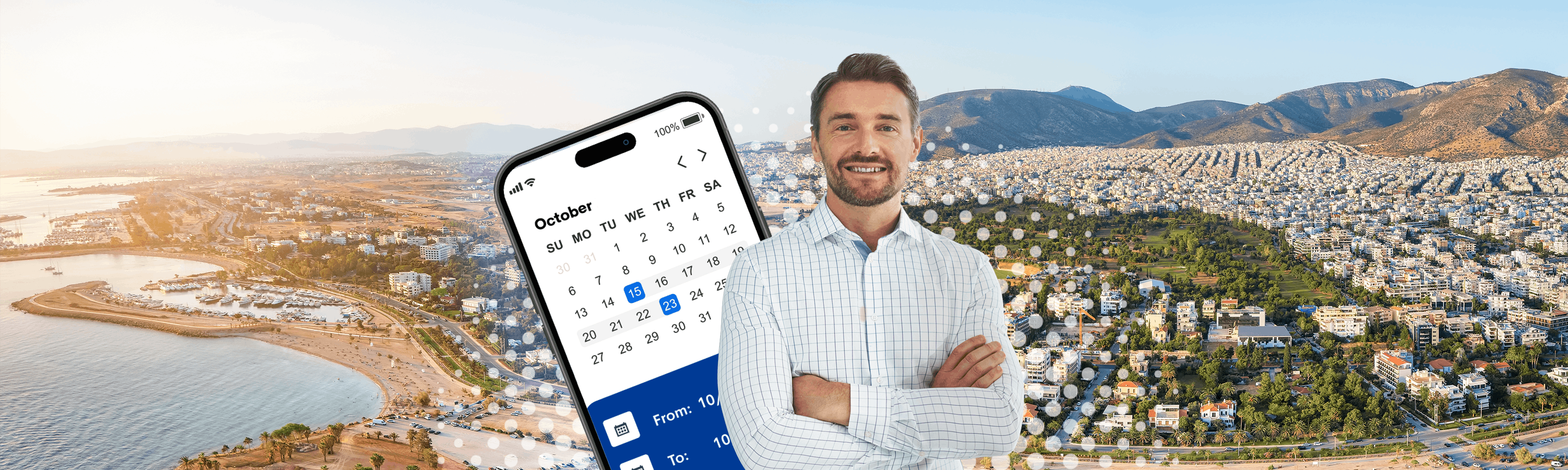 mann mittleren Alters mit verschränkten armen vor einem handy reisebuchungsplattform griechische landschaft