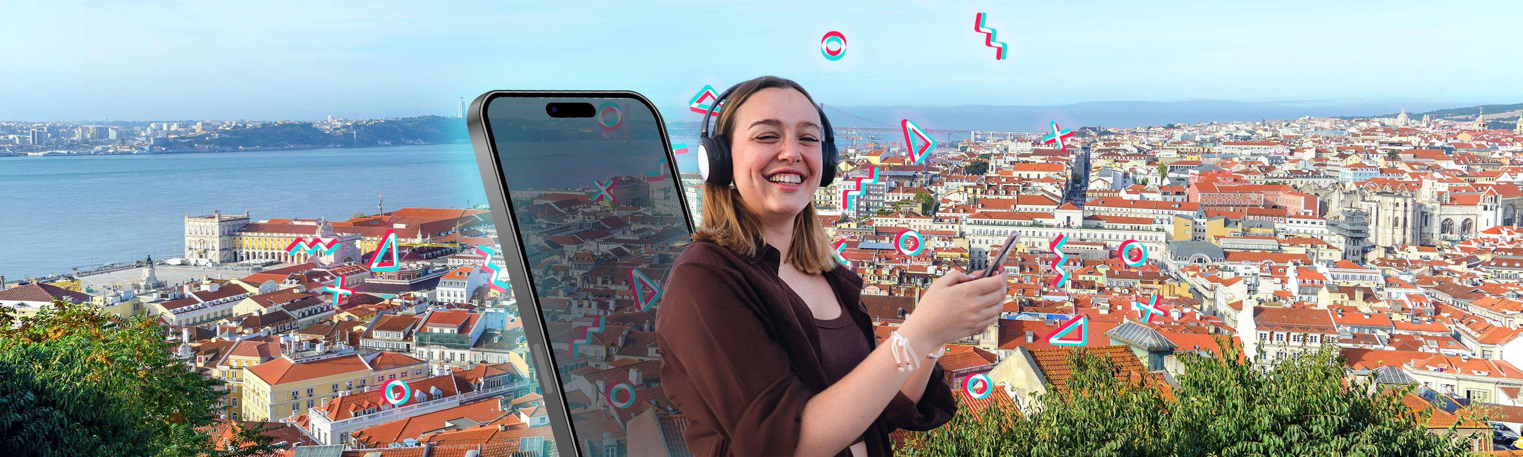 Frau mit Kopfhörern neben einem Smartphone und im Hintergrund Lissabon