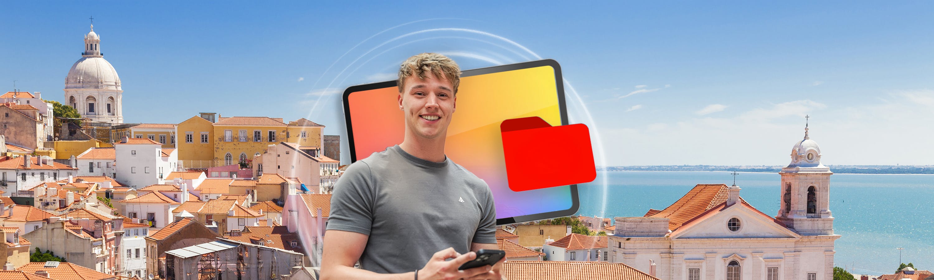 Junger Mann vor Bildschirm mit roten Folder in Lissabon