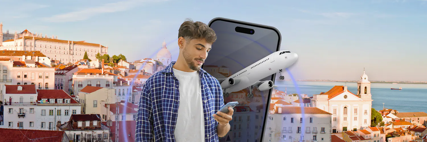 junger Mann im Hintergrund ein Handy und ein Flugzeug welches aus dem handy rauskommt. Er arbeitet in der Tourismusbranche
