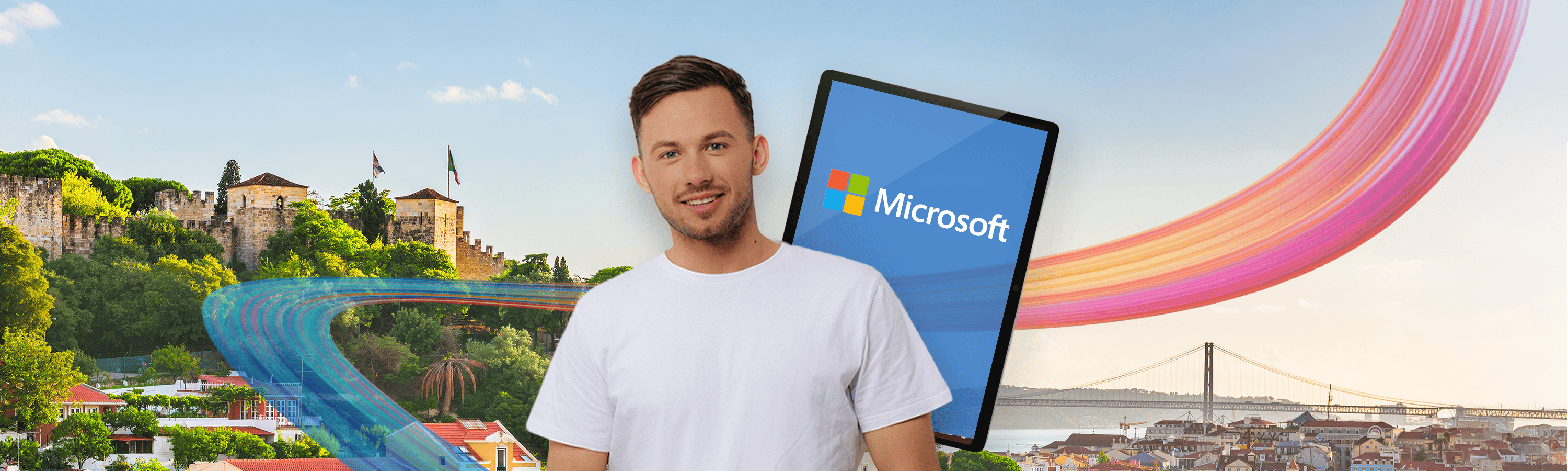 junger Mann in Lissabon. Rechts hinter ihm ein Microsoft Surface welches Microsoft zeigt.