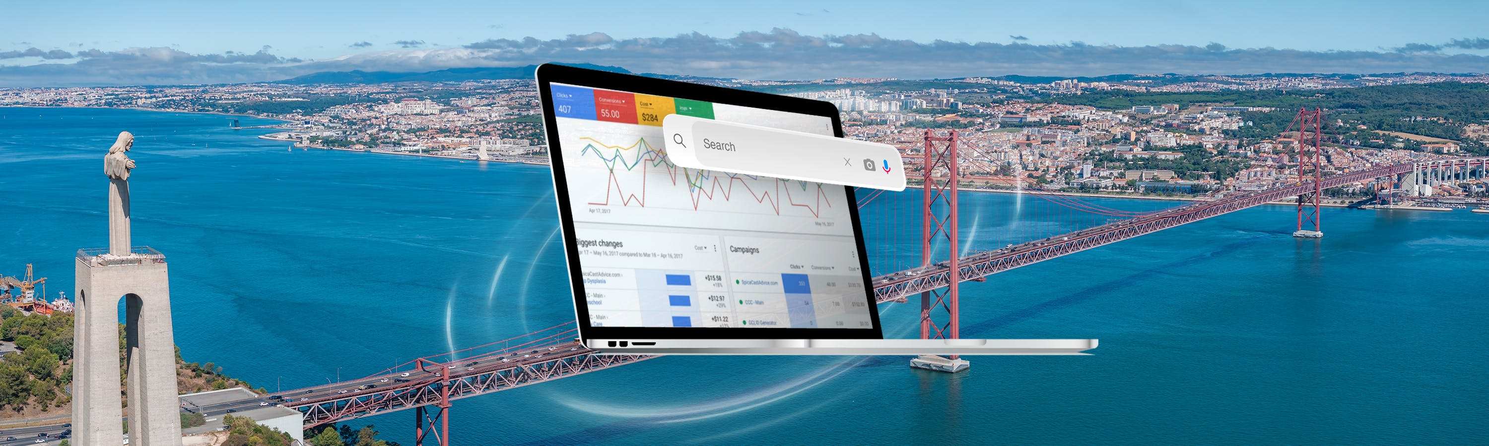 Laptop in Lissabon welches auf dem Bildschirm Web Product Implementation Specialist Daten zeigt.